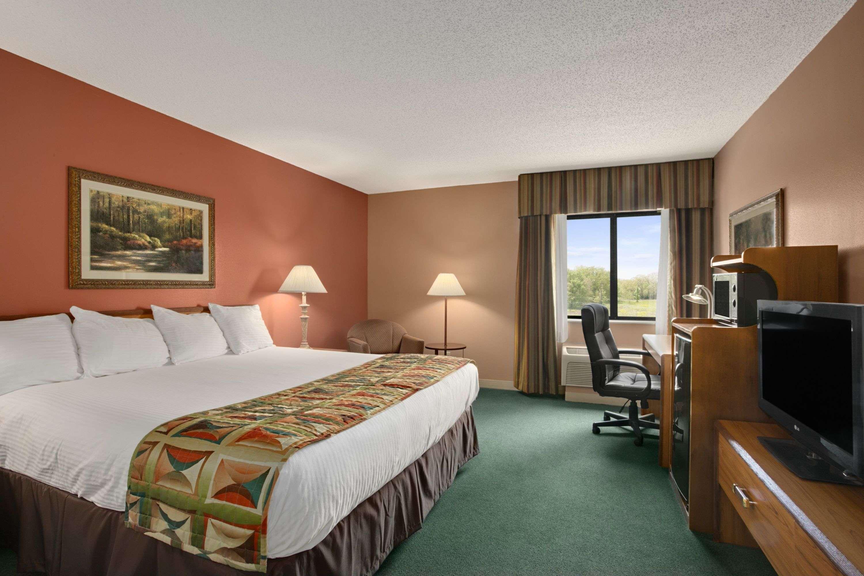 Baymont By Wyndham Sullivan Bagian luar foto