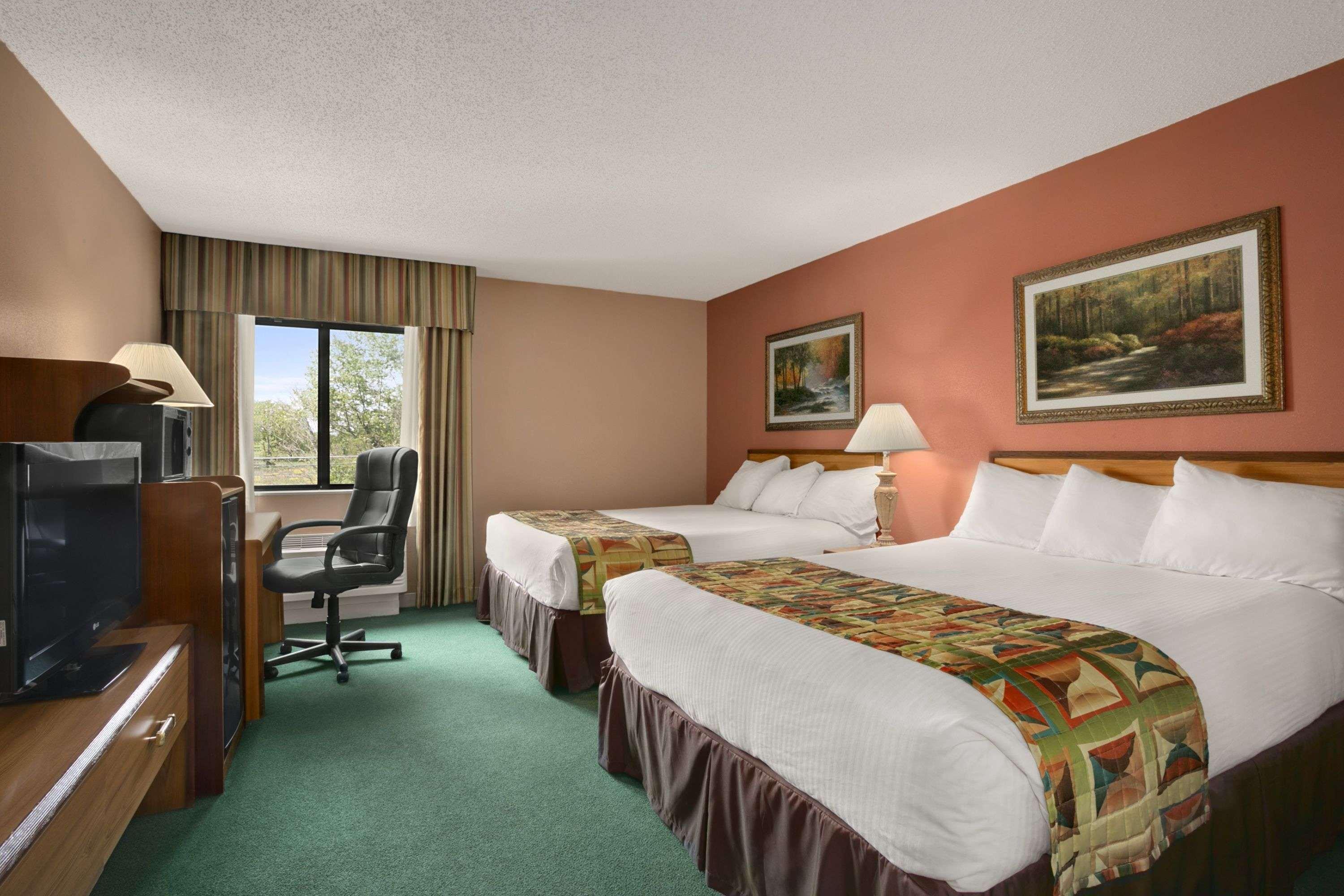 Baymont By Wyndham Sullivan Bagian luar foto