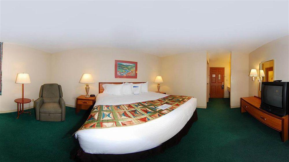 Baymont By Wyndham Sullivan Bagian luar foto